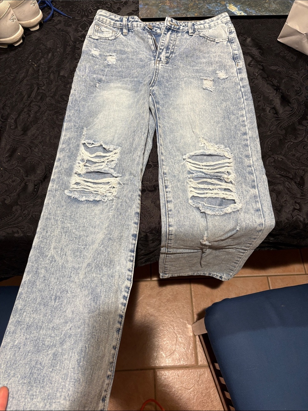 SHEIN Light Wash Distressed Straight-Leg Jeans
